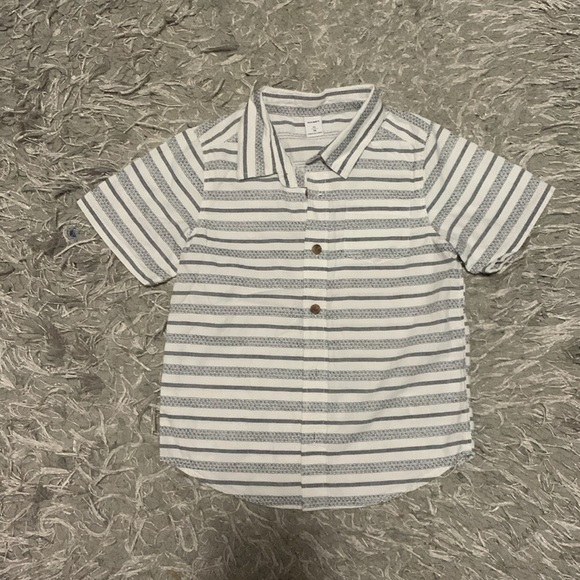 #2 - 5T bundle = polo, shirts and short. All EUC. - Picture 3 of 9